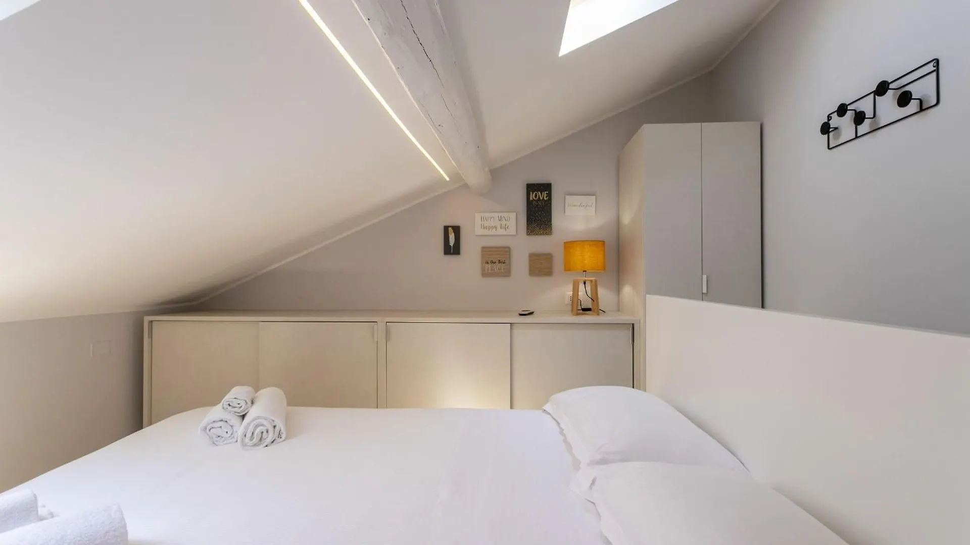 Ferrucci 1 Bedroom Attic In Milan By Halldis