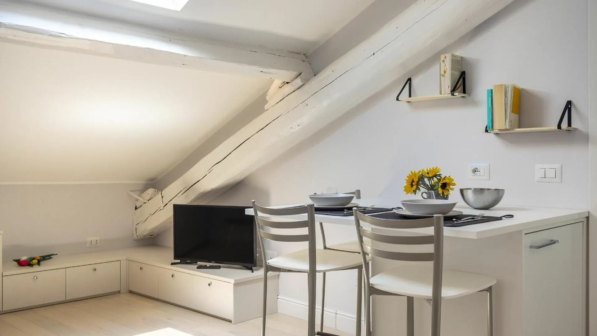 Apartment Ferrucci 1 Bedroom Attic In Milan By Halldis