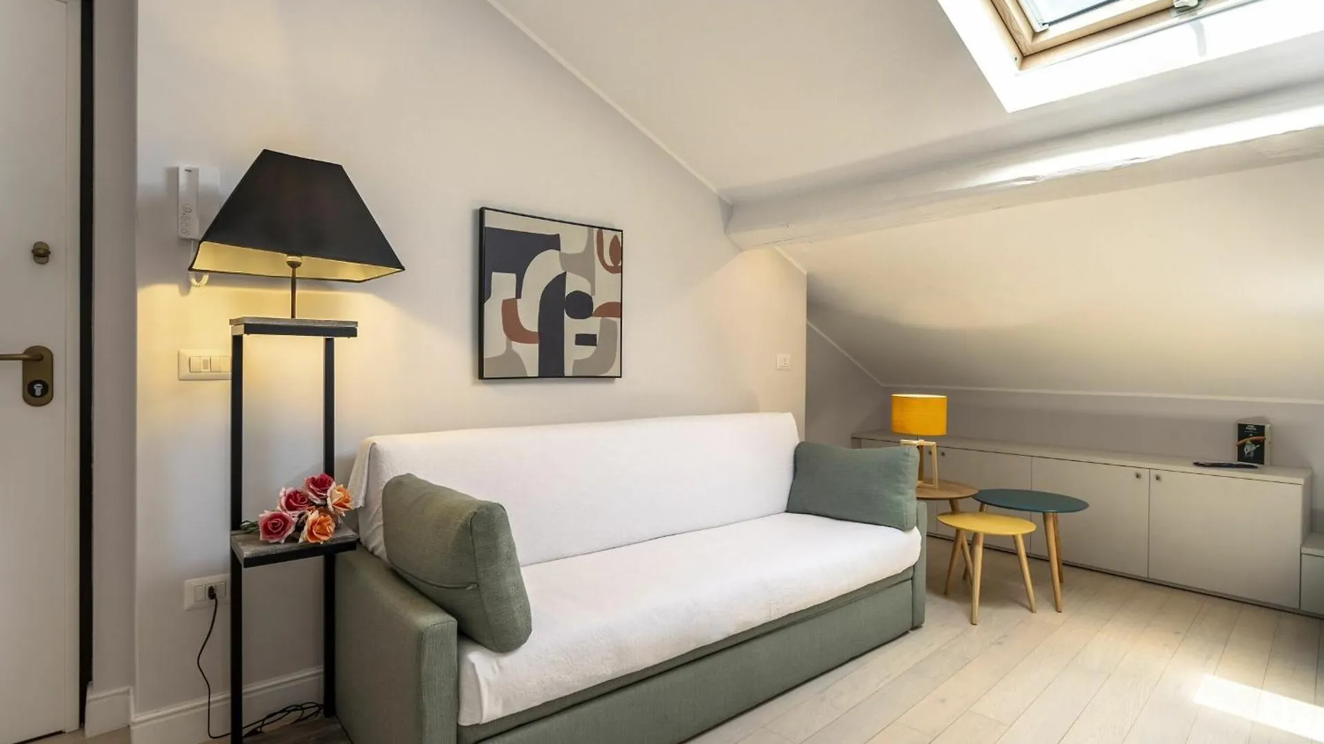 Ferrucci 1 Bedroom Attic In Milan By Halldis