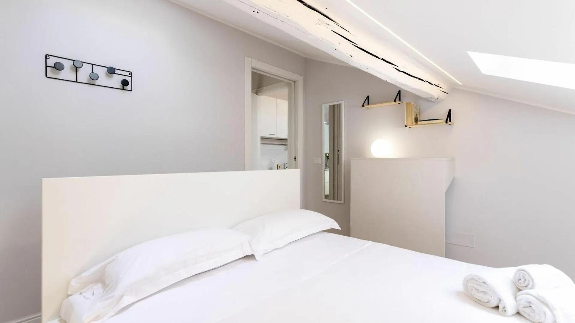 Apartment Ferrucci 1 Bedroom Attic In Milan By Halldis